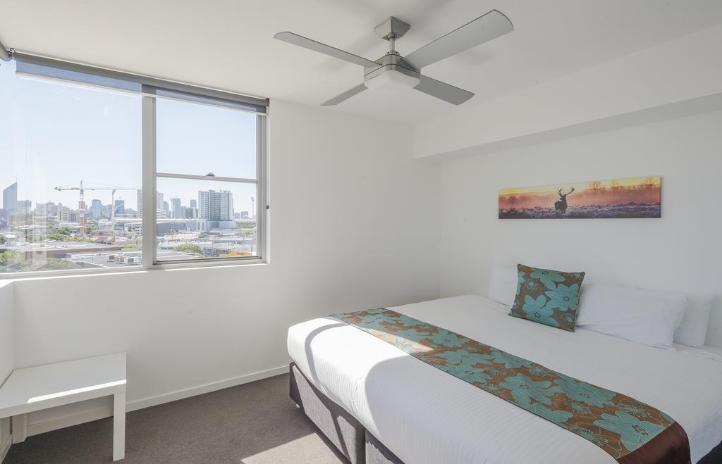 Eastwood Apartments Brisbane Luaran gambar A bedroom at the hotel