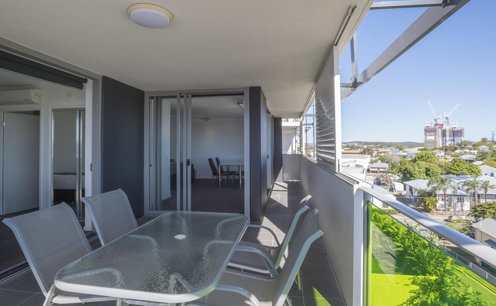 Eastwood Apartments Brisbane Luaran gambar A balcony