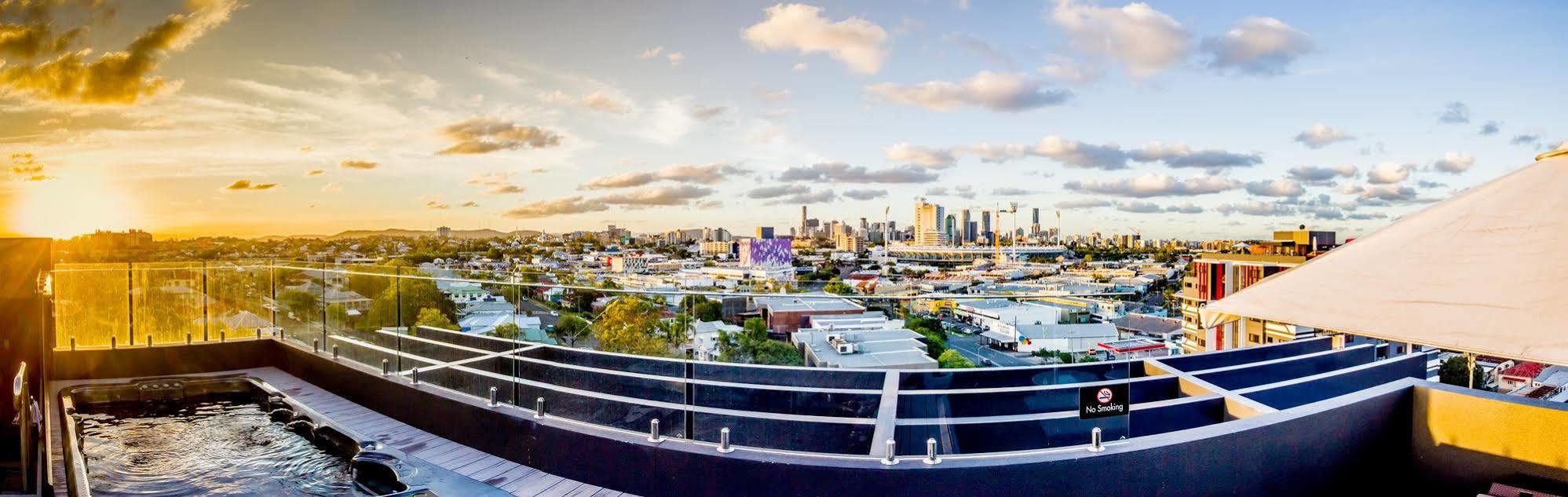 Eastwood Apartments Brisbane Luaran gambar View of the Brisbane CBD from the rooftop of the Emporium Hotel South Bank
